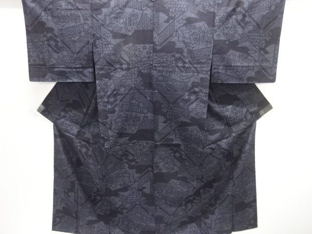 未使用品　仕立て上がり　重要無形文化財　本場結城紬100亀甲　花古典柄織り出し単衣着物